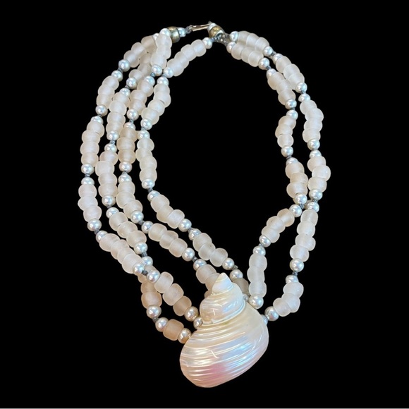 Jewelry - Women’s necklace 1940 Sea Glass, shell and faux pearls. Stunning find!